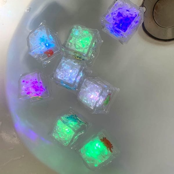 BabyIceLED™ - Juguete para el baño en forma de cubitos de hielo LED